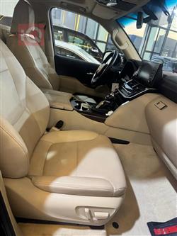 تۆیۆتا لاند کروزەر